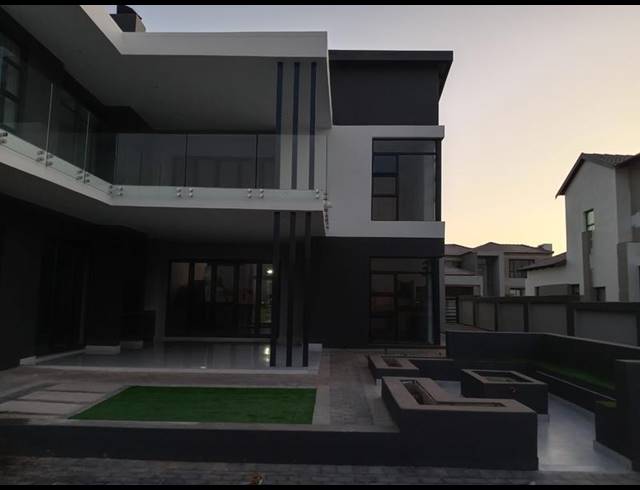 5 BEDROOM HOUSE FOR SALE IN SIX FOUNTAINS RESIDENTIAL ESTATE